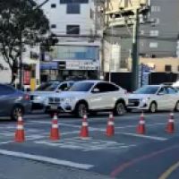 Conserto de sinaleira altera trânsito na avenida do Estado Dalmo Vieira nesta quinta