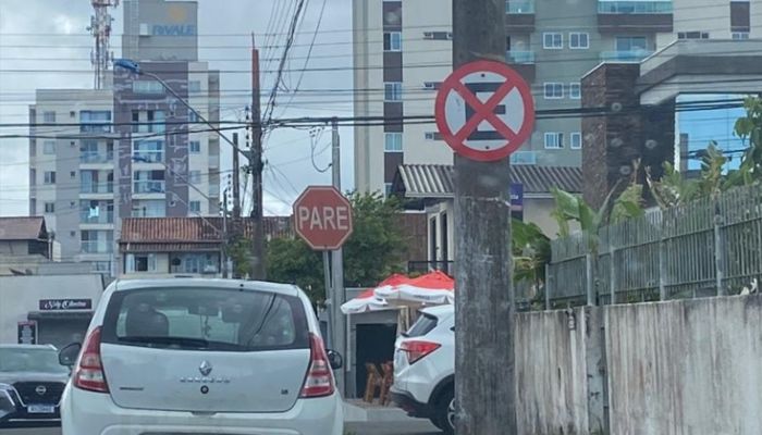 Neste final de semana, a Codetran foi acionada e um carro multado (Foto: Leitor)