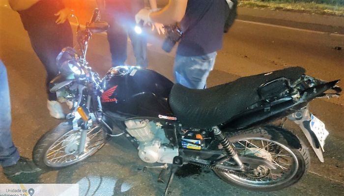 Motociclista não tinha carteira de habilitação e o passageiro não foi identificado (Foto: Divulgação)