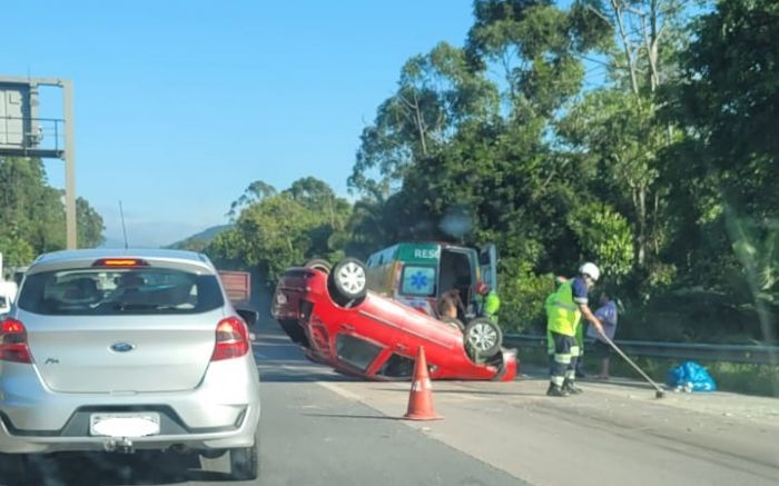 Acidente deixa quase cinco quilômetros de filas (Foto: leitor)