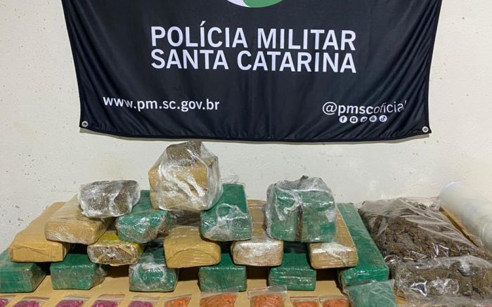 Drogas foram apreendidas na casa do acusado. (Foto: Polícia Militar)