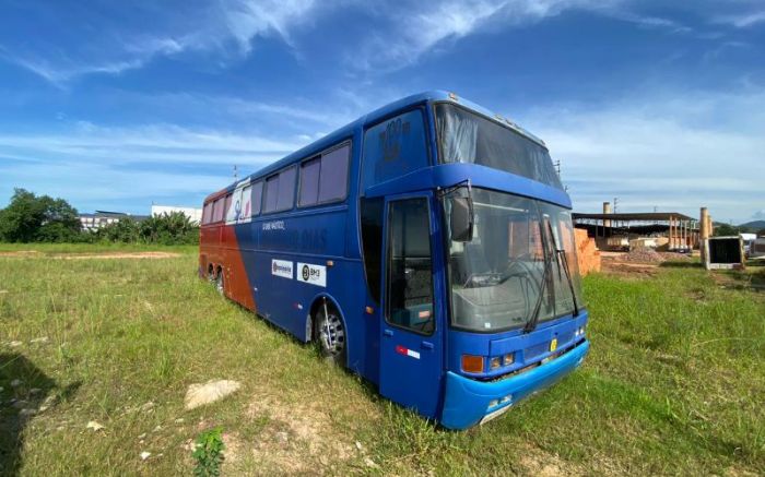 Ônibus está com a documentação atrasada
Foto: Divulgação/Mazolli Leilões