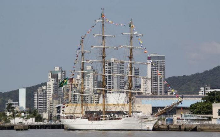 O barco está atracado na Delegacia da Capitania dos Portos (Foto: Divulgação)