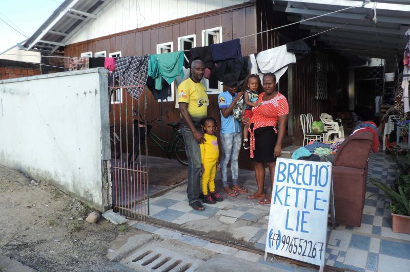 Sauver e Ketteli vão abrir um brechó em casa para incrementar a renda