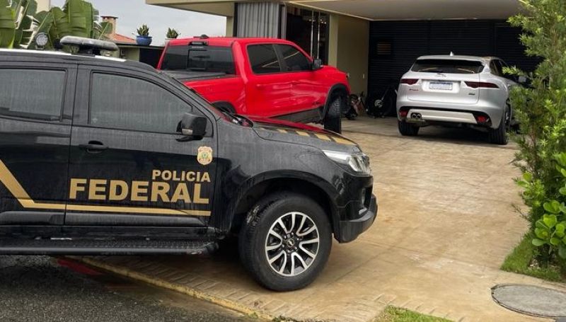 Ram e Jaguar estão entre os carrões do bando