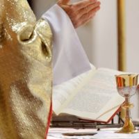 Padre acusado de abuso sexual foi vítima de fake news