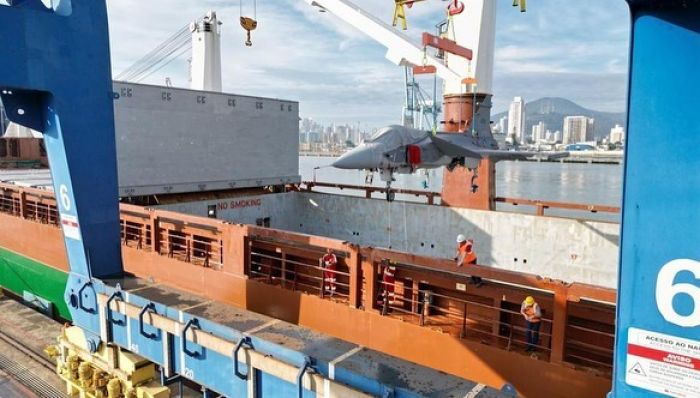 Esta é a terceira remessa de aeronaves militares para a FAB
(foto: divulgação)