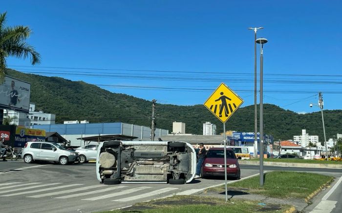 Acidente ocorreu no início da tarde de quarta
(Foto: Carlos Praxedes)