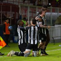 Figueirense vence o Brusque na estreia de Paulo Baier