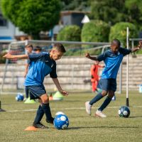 Barra tem acampamento de futebol para crianças