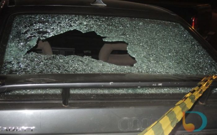 Pintor estava com a mulher e o filho bebezinho quando teve carro atingido por tiros
(Foto: Arquivo Rádio Diplomata)