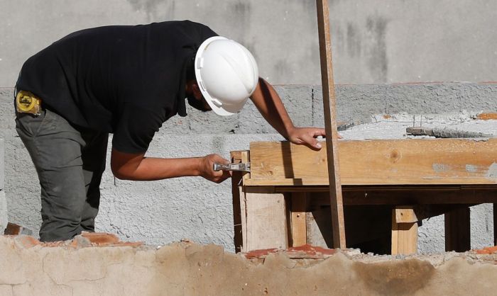 Operários da construção civil viraram alvo fáceis nos últimos 30 dias. Fotos Fernando Frazão e Tânia Rêgo / Agência Brasil 