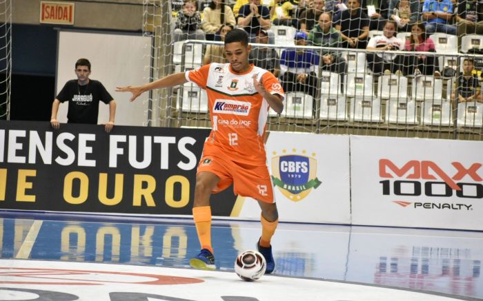 Partida acontece nesta quinta-feira, às 20h30, no ginásio Irineu Bornhausen