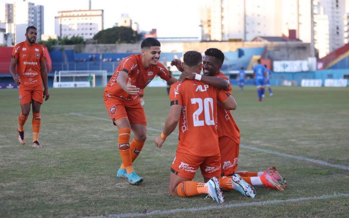 Cambura faz o segundo jogo seguido no Gigantão das Avenidas
Foto: Beno Küster 