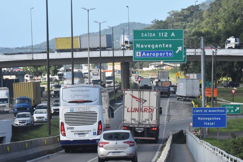 Fluxo é praticamente parado neste trecho da BR