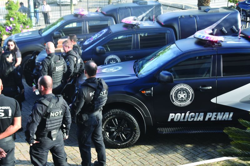 Polícia Civil e Penal receberam 11 viaturas