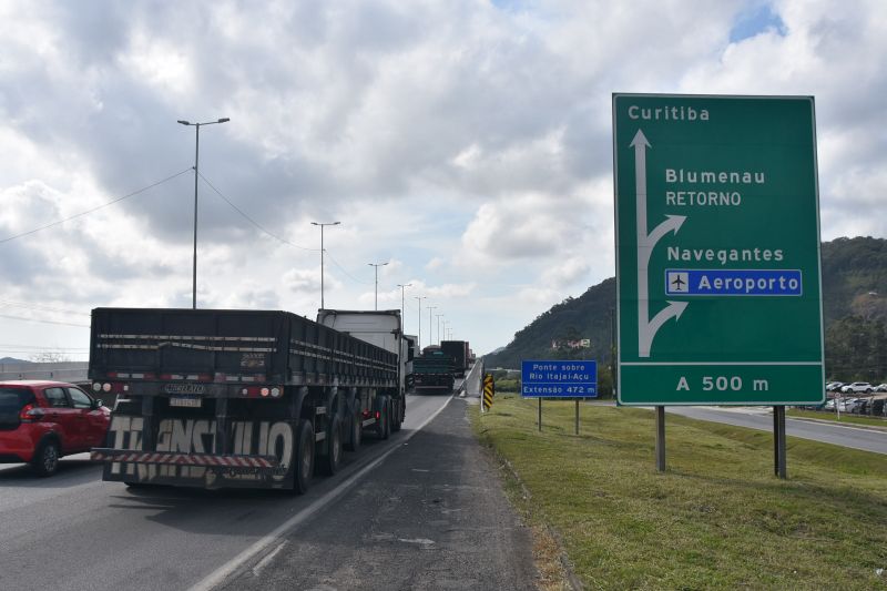 Nova ponte no rio Itajaí-açu não está prevista