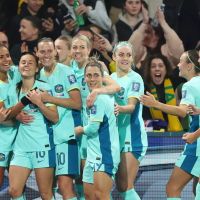 Austrália goleia Canadá e se classifica na Copa do Mundo