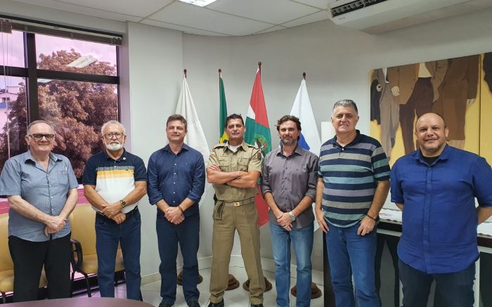 José Roberto Rosa, presidente do Conseg de Balneário Piçarras (segundo da esquerda para a direita) / Divulgação