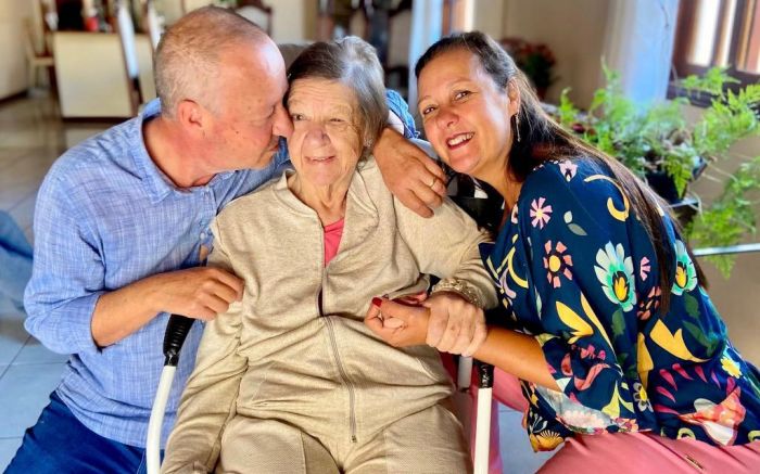 Dona Delza era aposentada da rede de ensino de Itajaí 
(Foto: arquivo pessoal)