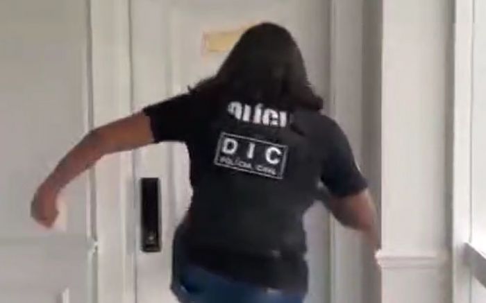  Polícia meteu o pé na porta para flagrar os bandidos
(foto: reprodução)