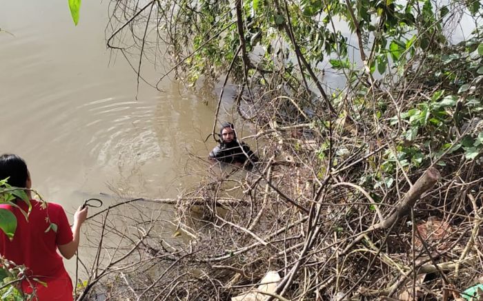 Mergulhadores atuam no São Vicente
(Foto: CBMSC)