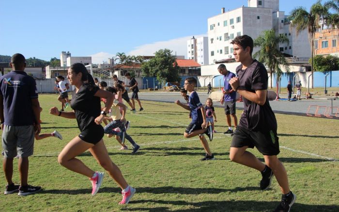 O campo do bairro das Nações também recebe as aulas (Foto: Divulgação)