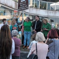Mães protestam contra “despejo” de sede no Pontal Norte