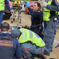 Menina sofre acidente com cavalo em haras