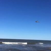 Helicóptero encontra homem morto em praia 