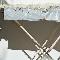 Vídeo mostra postinho secando luvas no varal