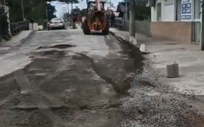 Prefeitura prometeu novo asfalto em 30 dias
 (Foto: Reprodução)