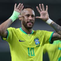 Brasil goleia em noite de recorde de Neymar