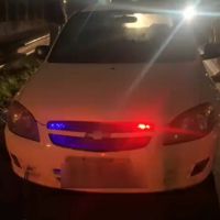 Vídeo: Motorista que instalou giroflex no carro é parado pela polícia
