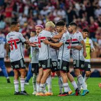 São Paulo vence o Flamengo e sai na frente na final  