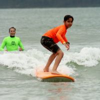 Dia das Crianças terá aulas gratuitas de surfe na Atalaia