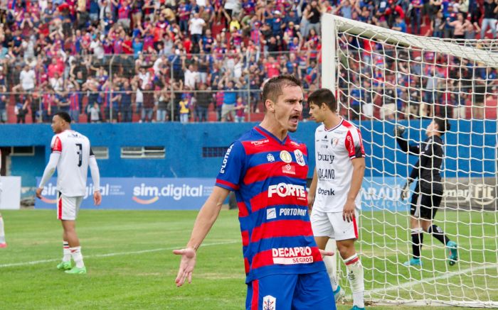 Virada aconteceu com gols de Zé Eduardo e Gustavo Poffo
Foto: Bruno Golembiewski