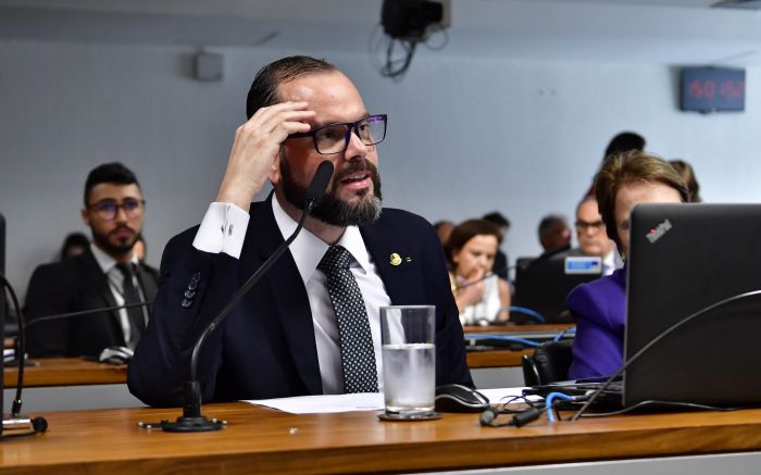 Senador questionou o tratamento dado pra PM mulher durante CPMI do 8 de janeiro
(foto: Waldemir BarretoAgência Senado)