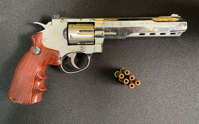 Arma foi apreendida na casa do acusado
(foto: divulgação)