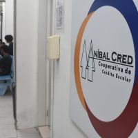 Escola de Itajaí cria cooperativa de crédito com agência e moeda próprias