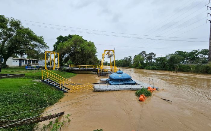 Abastecimento de água deve ser crítico nesta segunda-feira em Itajaí 