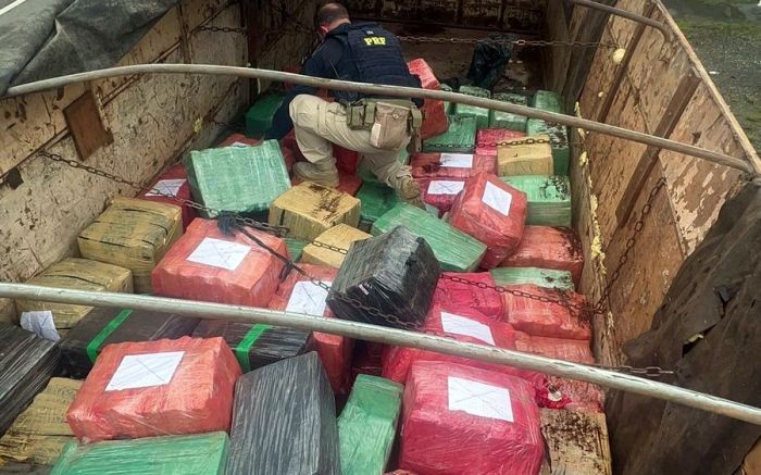 Sete toneladas  de droga estavam na carreta 
 (Foto: divulgação)