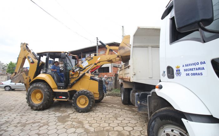 Ação começou pelo bairro Cordeiros (Foto: Divulgação)