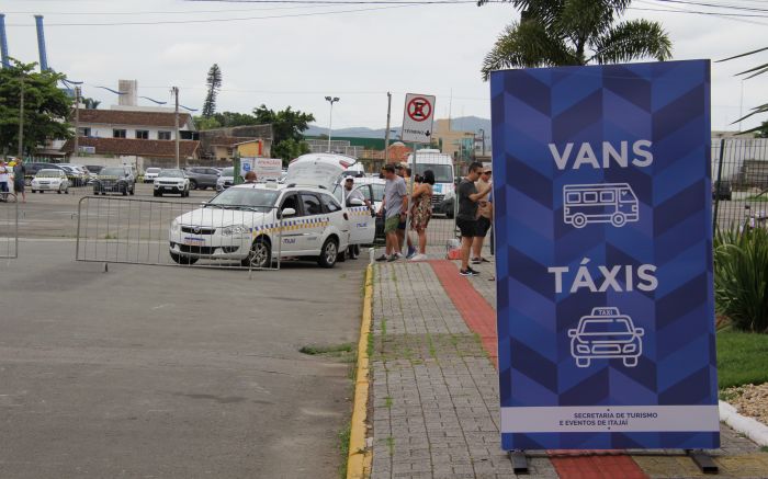 Itajaí está cadastrando vans pra transporte de turistas na temporada (Fotos: Divulgação/Prefeitura de BC)