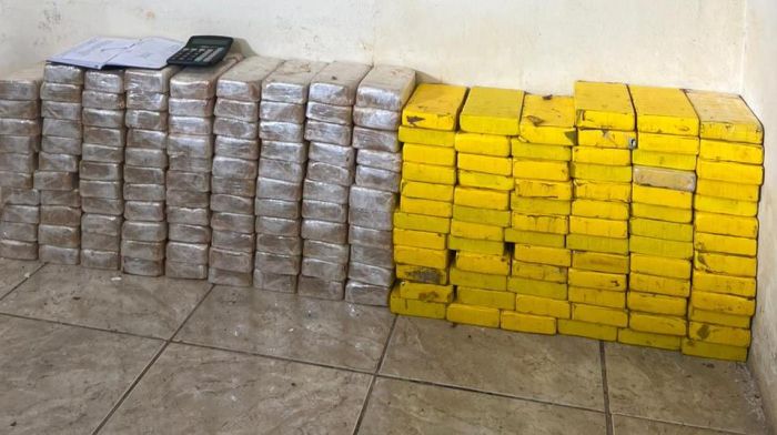As drogas estavam escondidas em uma casa em Piçarras (Foto: PMSC)