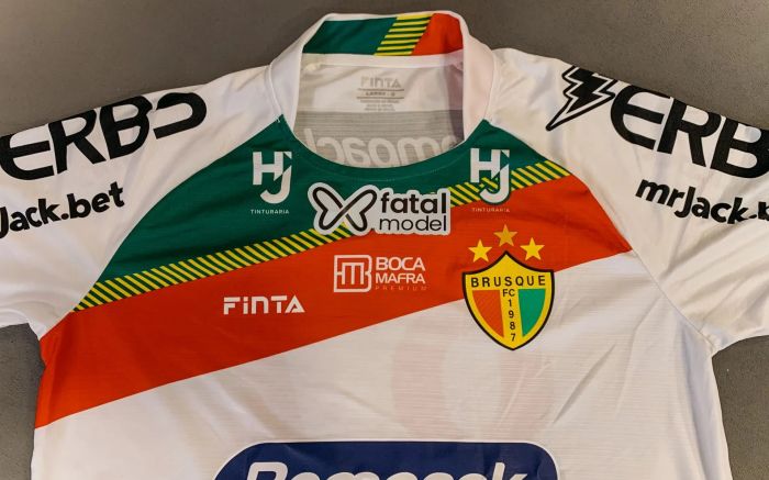 Maior site de acompanhantes do Brasil voltou a estampar as camisetas
(Foto: Divulgação)