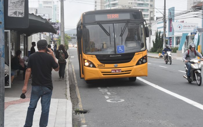 Marcação da faixa de ônibus foi feita na semana passada (Foto: João Batista)