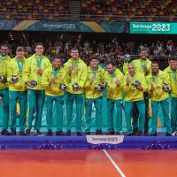 Em finais contra argentinos, Brasil é ouro no vôlei e prata no handebol 