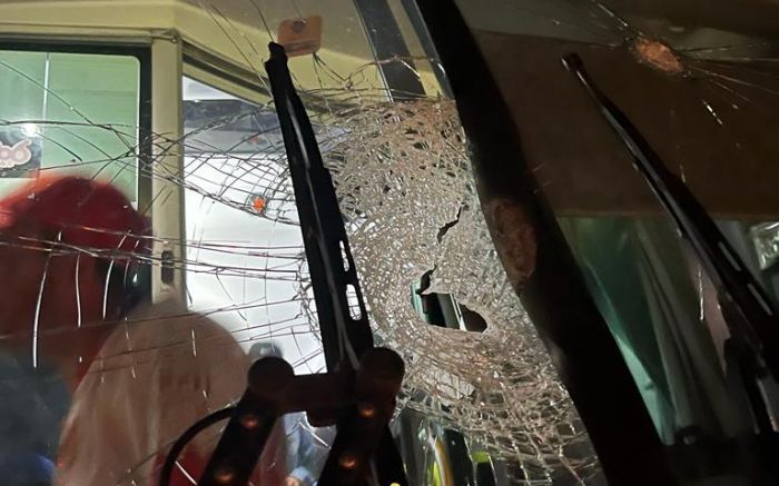 Pedra feriu cinco torcedores
(Foto: reprodução/redes sociais)
