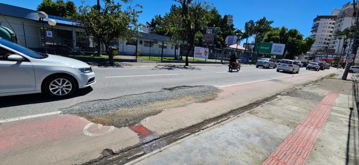 Morador assegura que são mais de 20 dias com vazamento presente, mesmo tendo a ocorrência ao atendimento da autarquia (Foto: leitor)